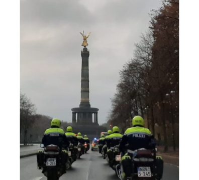Münsteraner Polizisten auf dem Weg zur Siegessäule, Foto: Polizei Münster