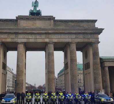 Münsteraner Polizisten vor dem Brandenburger Tor, Foto: Polizei Münster