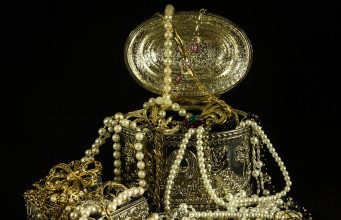 Einbrecher entwenden Schmuck und Silberbesteck