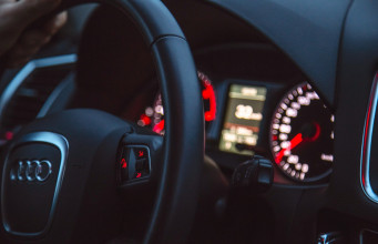 Zu schnell unterwegs, Auto tiefergelegt, Reifen zu groß – Weiterfahrt untersagt