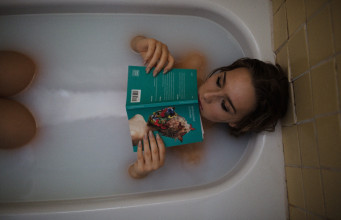 Öl statt Schaum: So schützen Sie Ihre Haut beim Baden