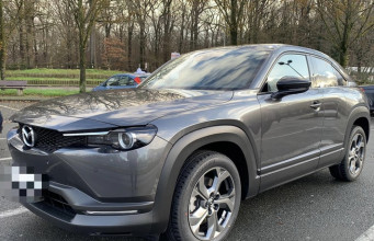 Pünktlich zu Weihnachten – erstes E-Auto im Polizeipräsidium Münster